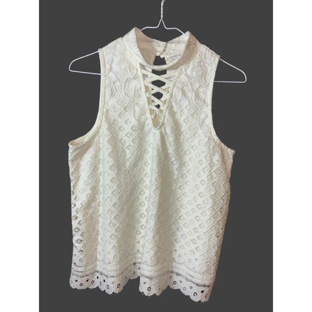 Love Fire Off-white High‎ Neck Sleeveless Lace Shirt